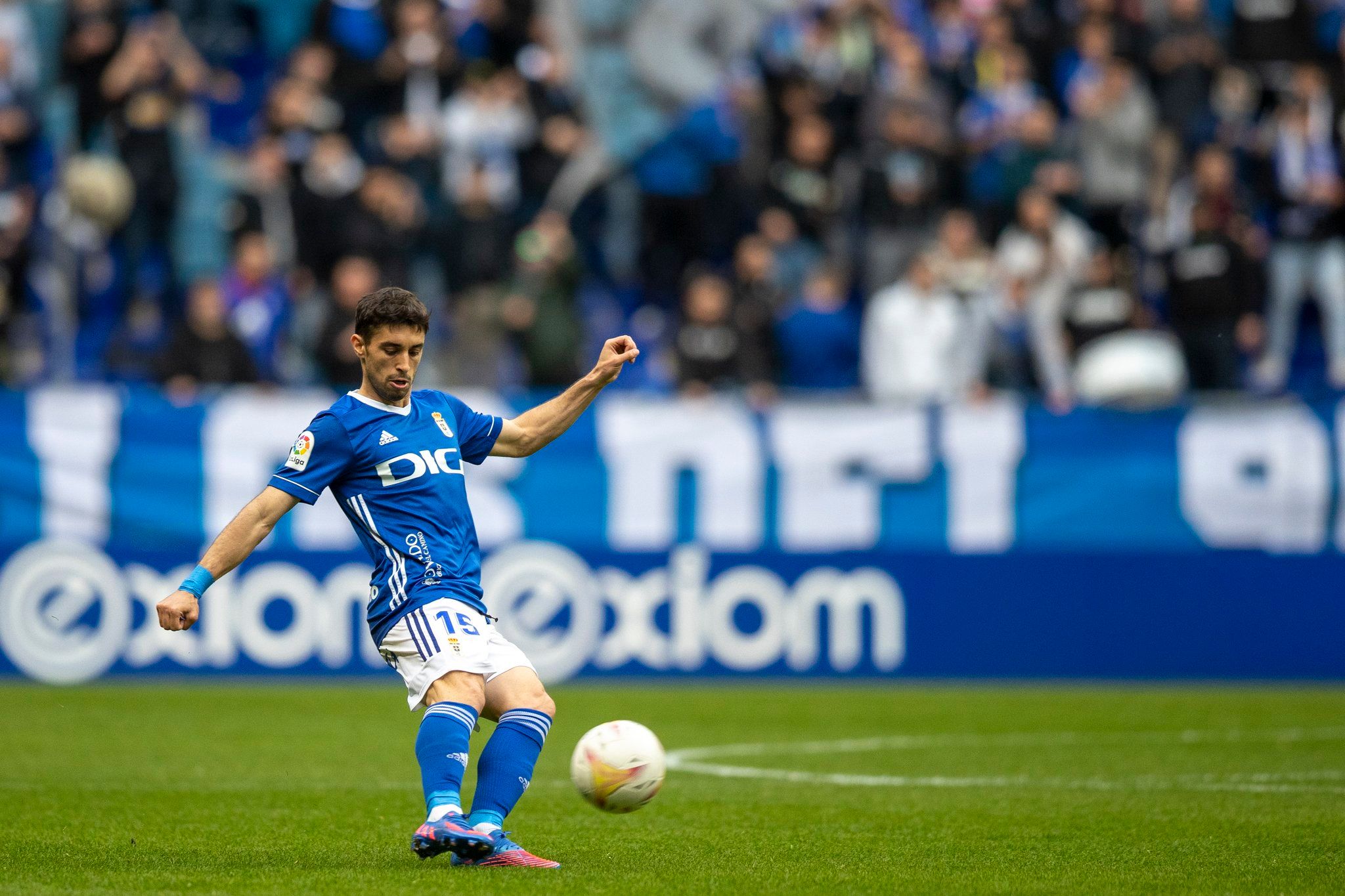  Brugman, ante el Valladolid durante su etapa en el Real Oviedo.