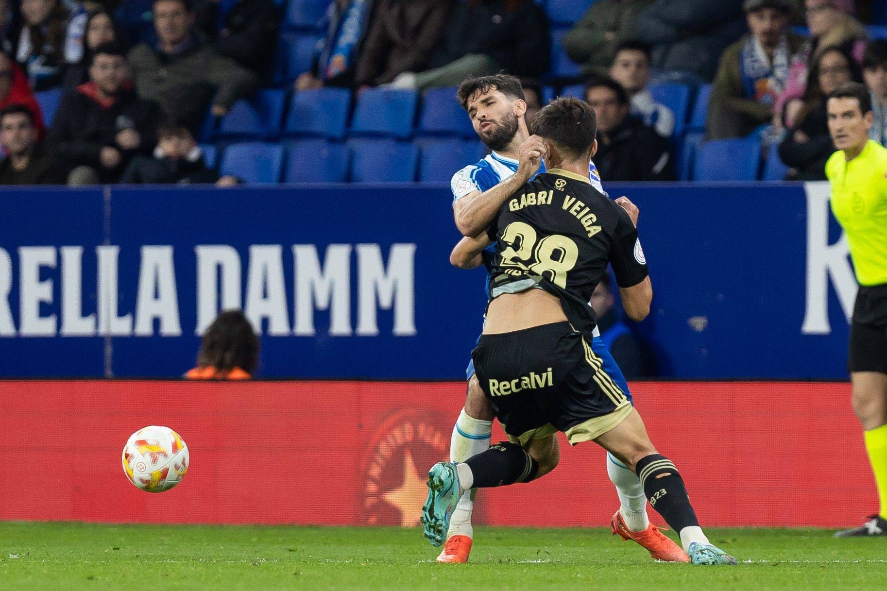 Cabrera choca con Gabri Veiga.