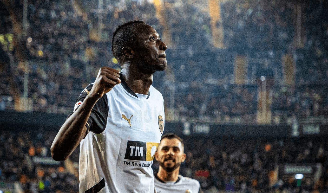 Sadiq Umar marca gol con el Valencia CF