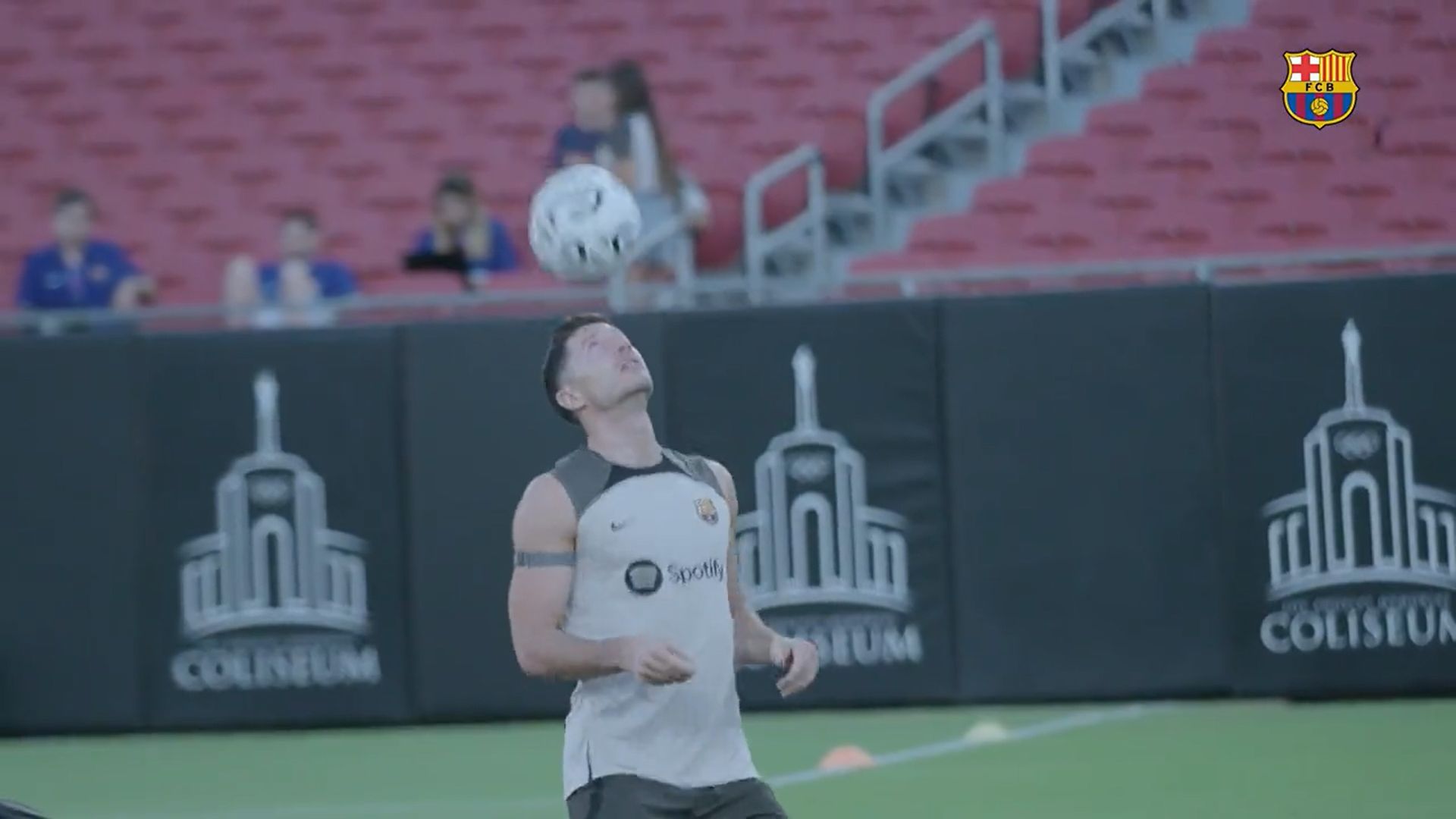 Los malabares de Lewandowski con el balón en la gira americana 2023 del Barcelona por América