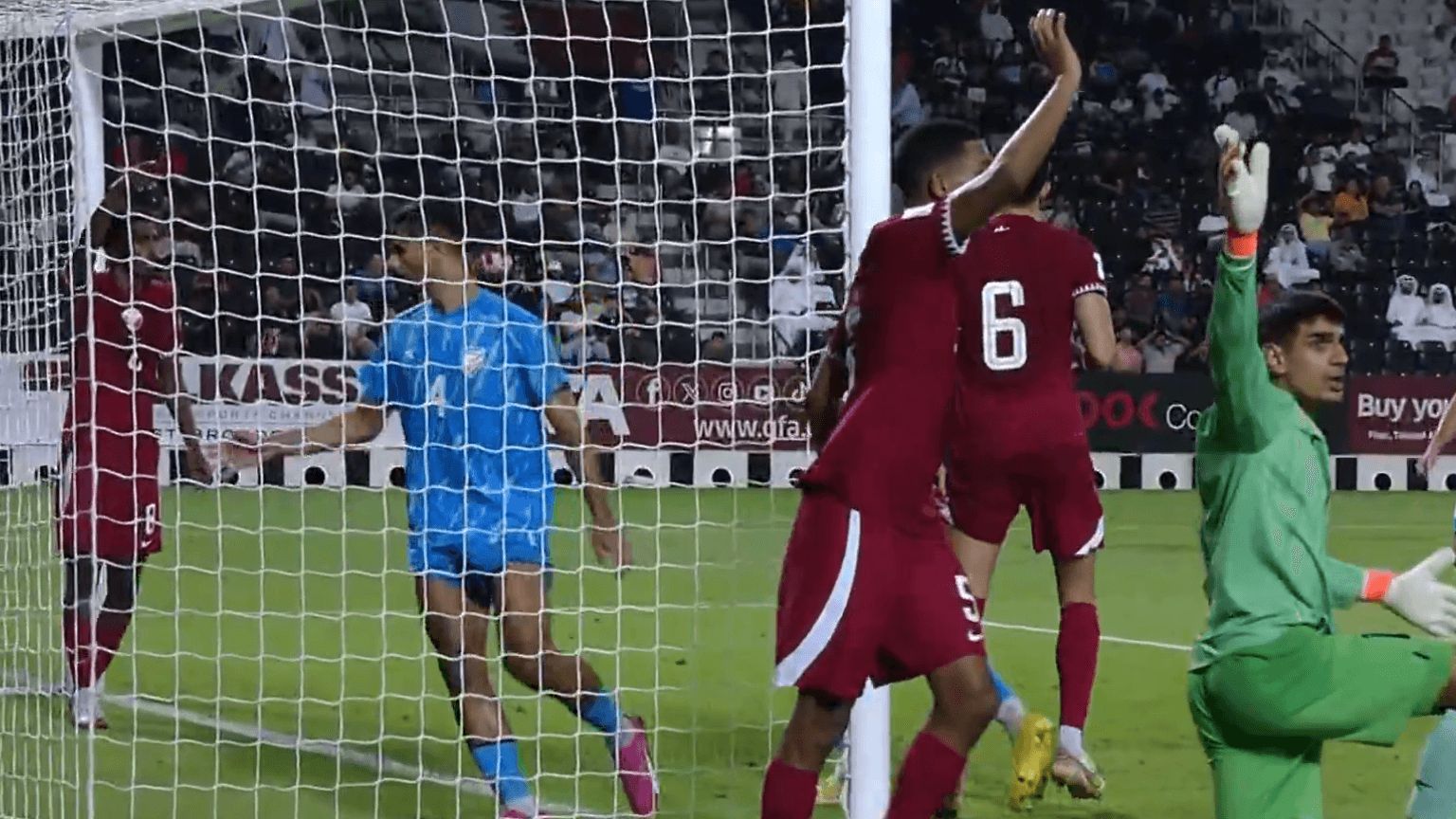 Jugadores de Qatar y la India