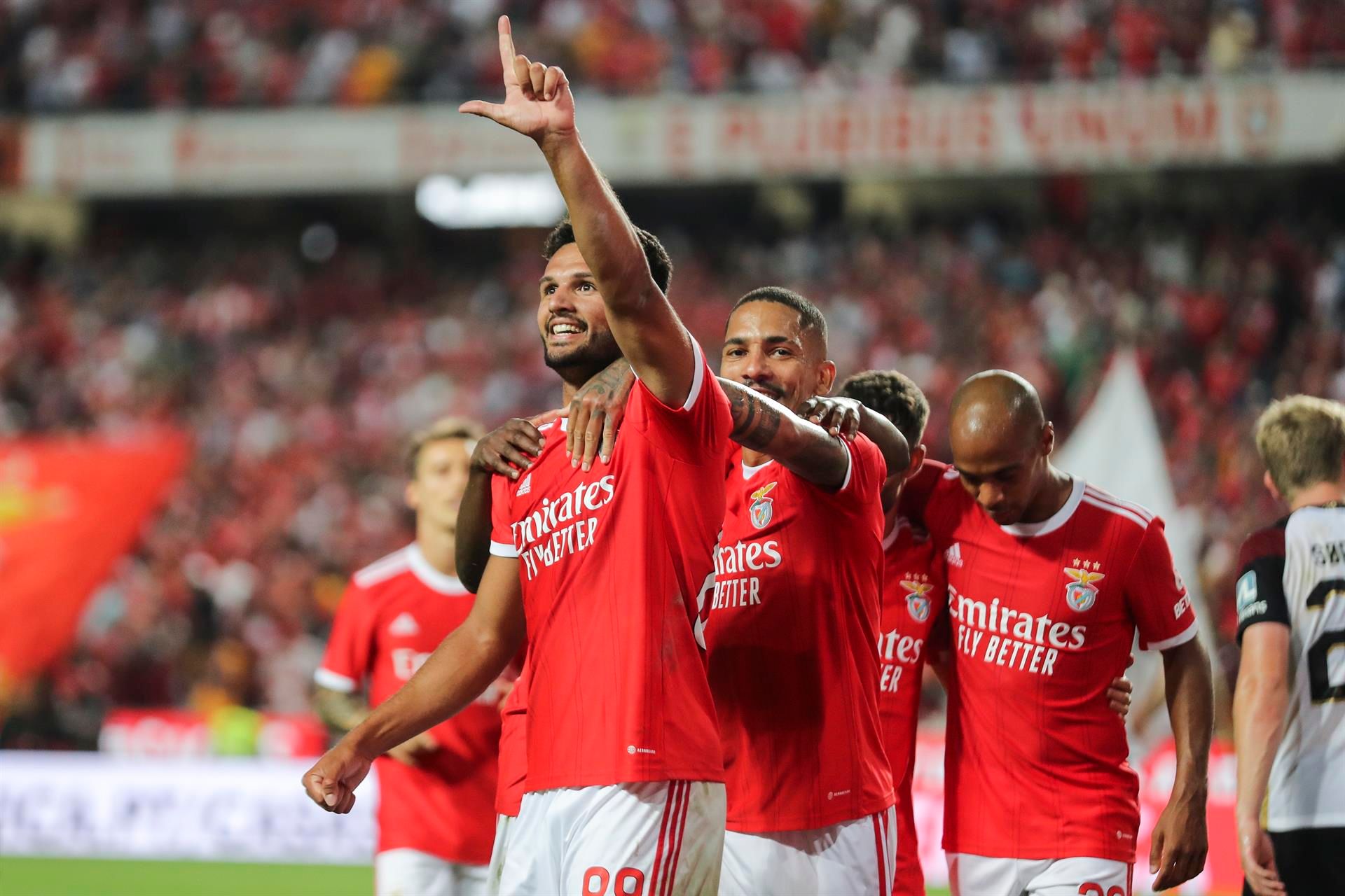 Goncalo Ramos celebra su gol ante el Midtjylland (FOTO: EFE).