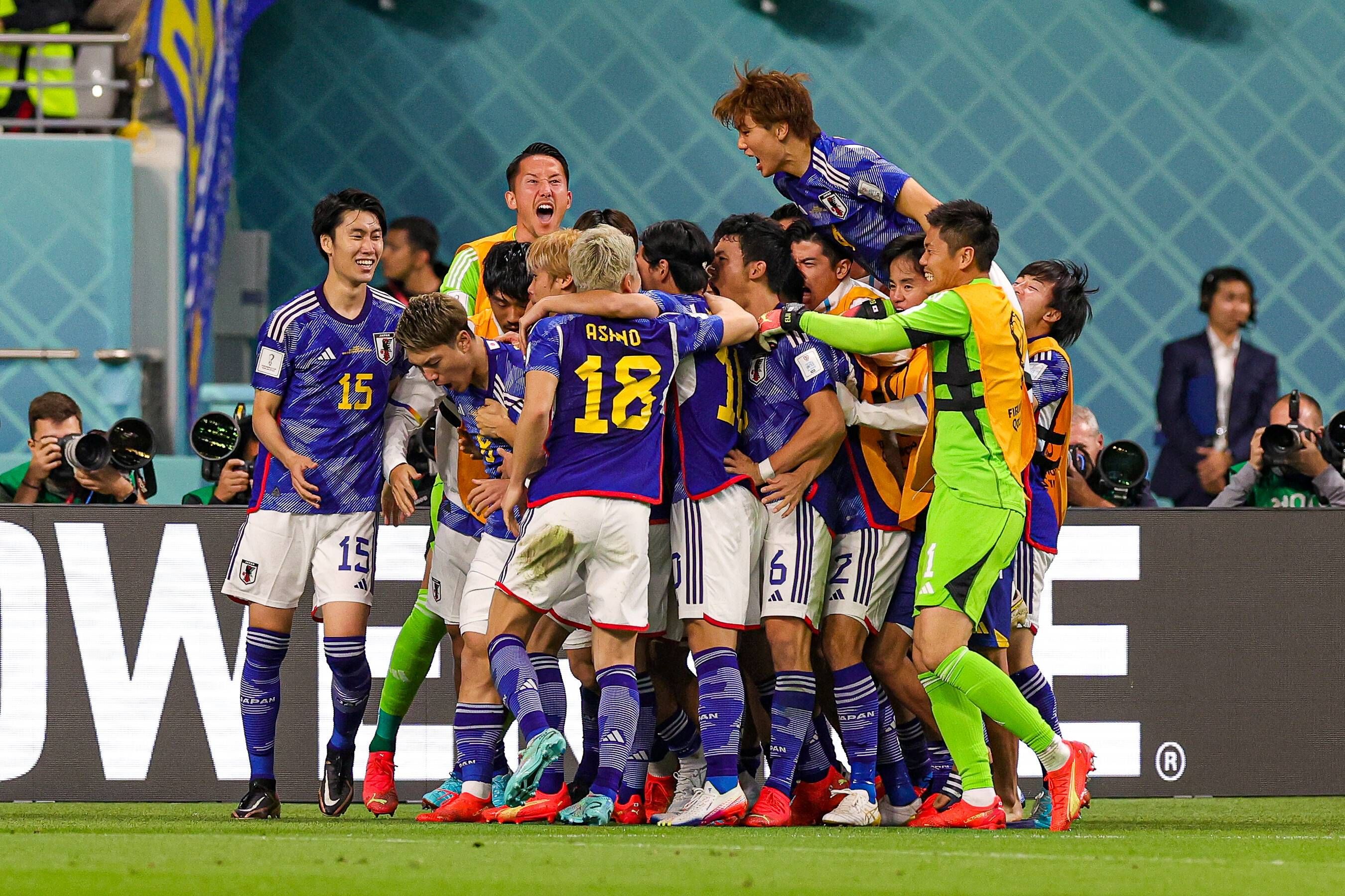  Los jugadores de Japón celebran un gol a Alemania.