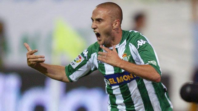  Dani Martín, celebrando su gol ante Osasuna.