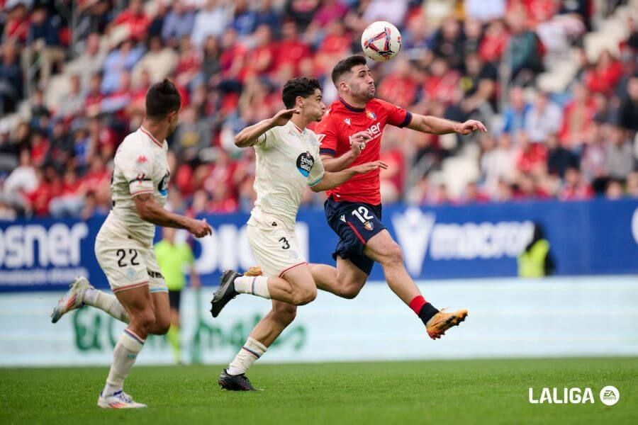  David Torres pelea ante Areso.