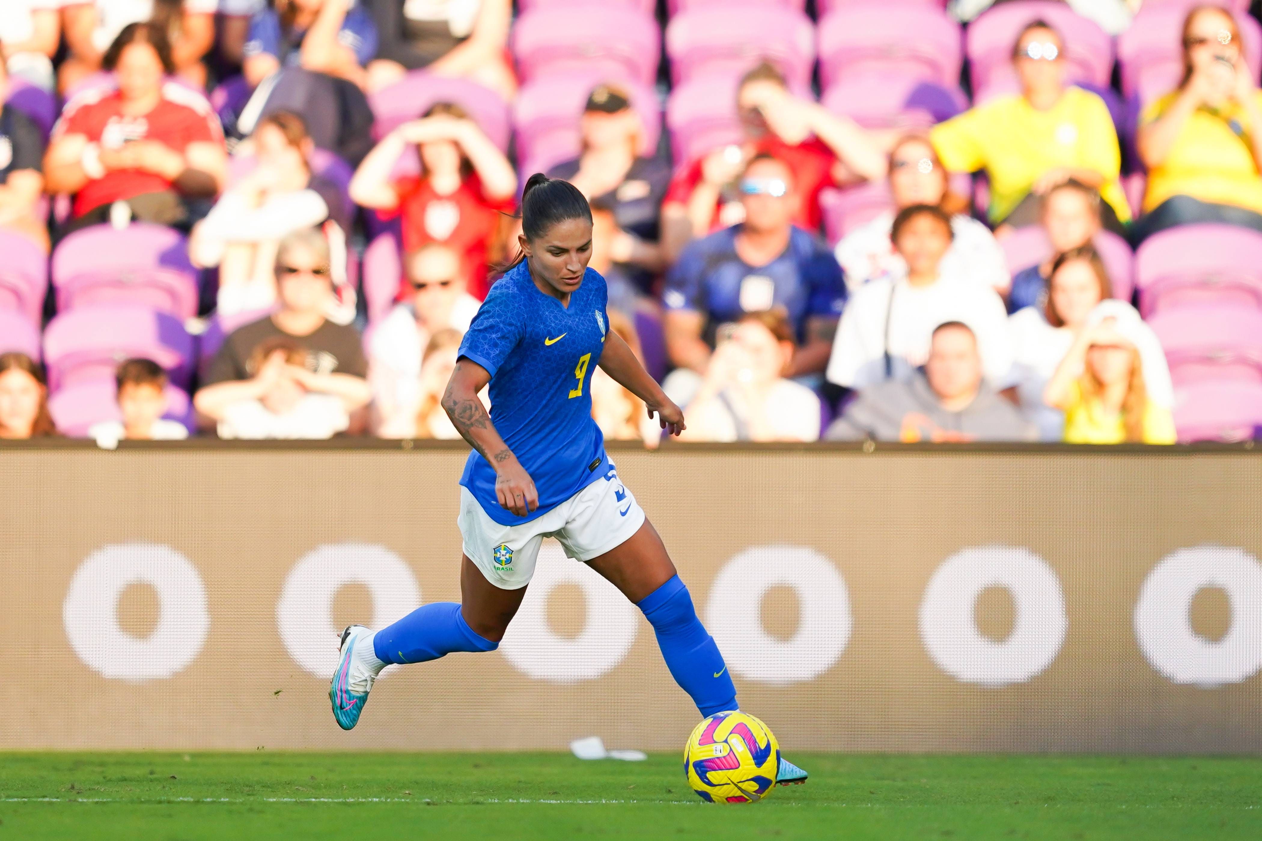  Debinha, en un partido amistoso con Brasil.