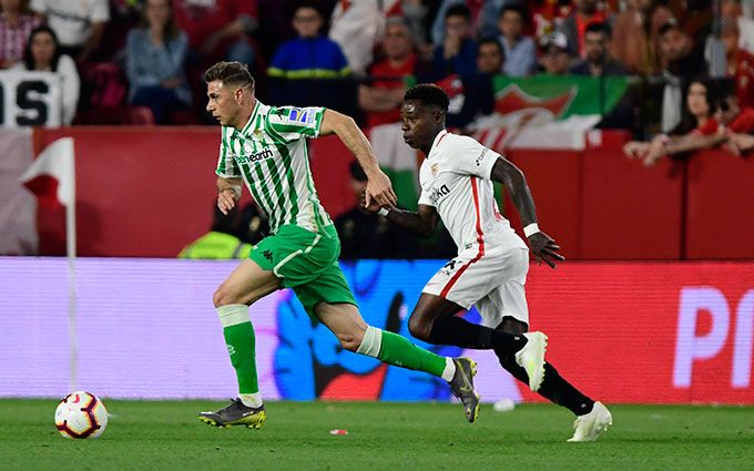  Joaquín, jugando en el Sánchez-Pizjuán.