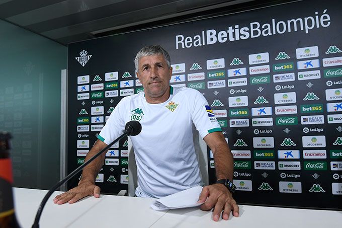 Quique Setién, durante una rueda de prensa.