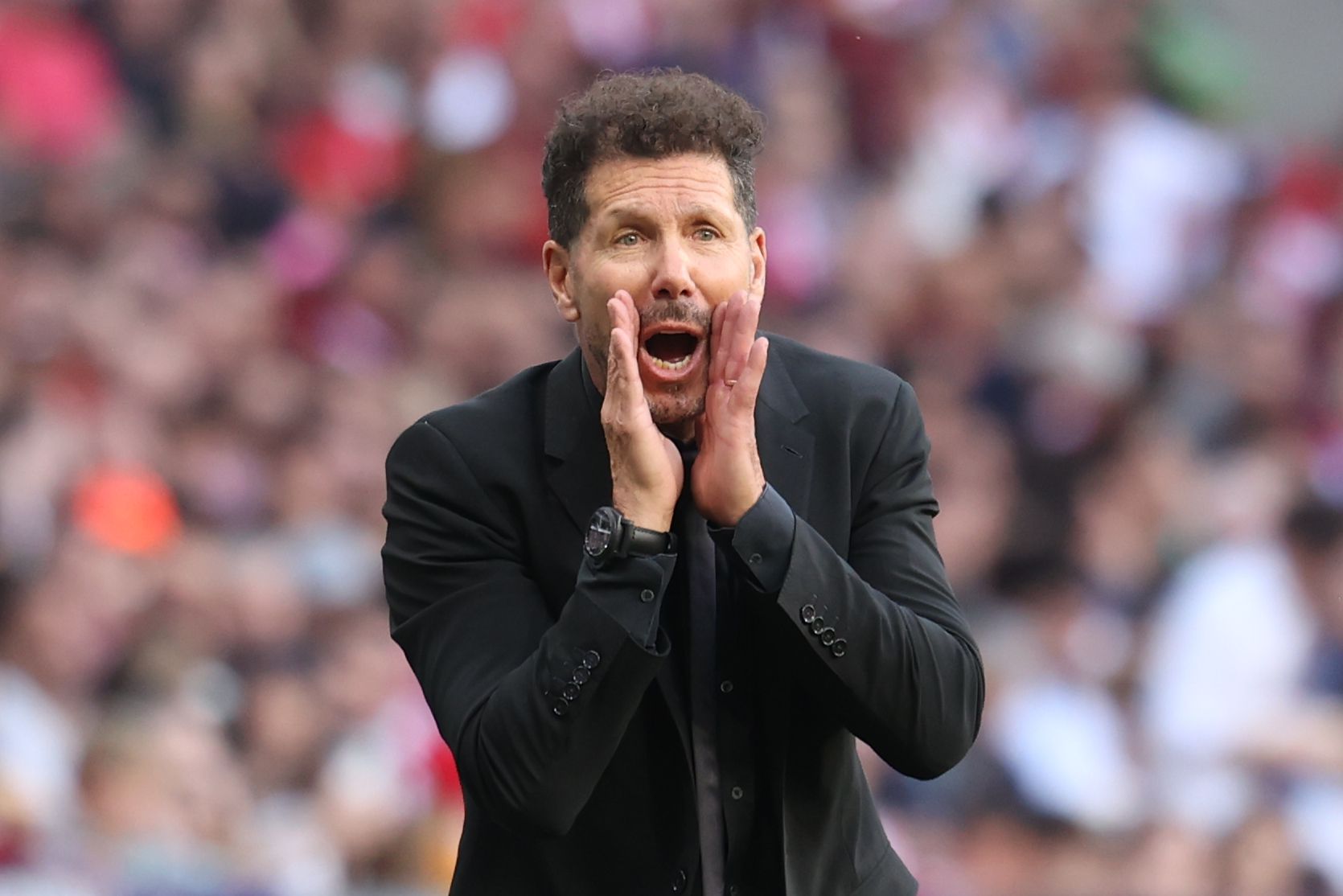 Diego Pablo Simeone da órdenes en un partido del Atlético de Madrid (Foto: EFE).
