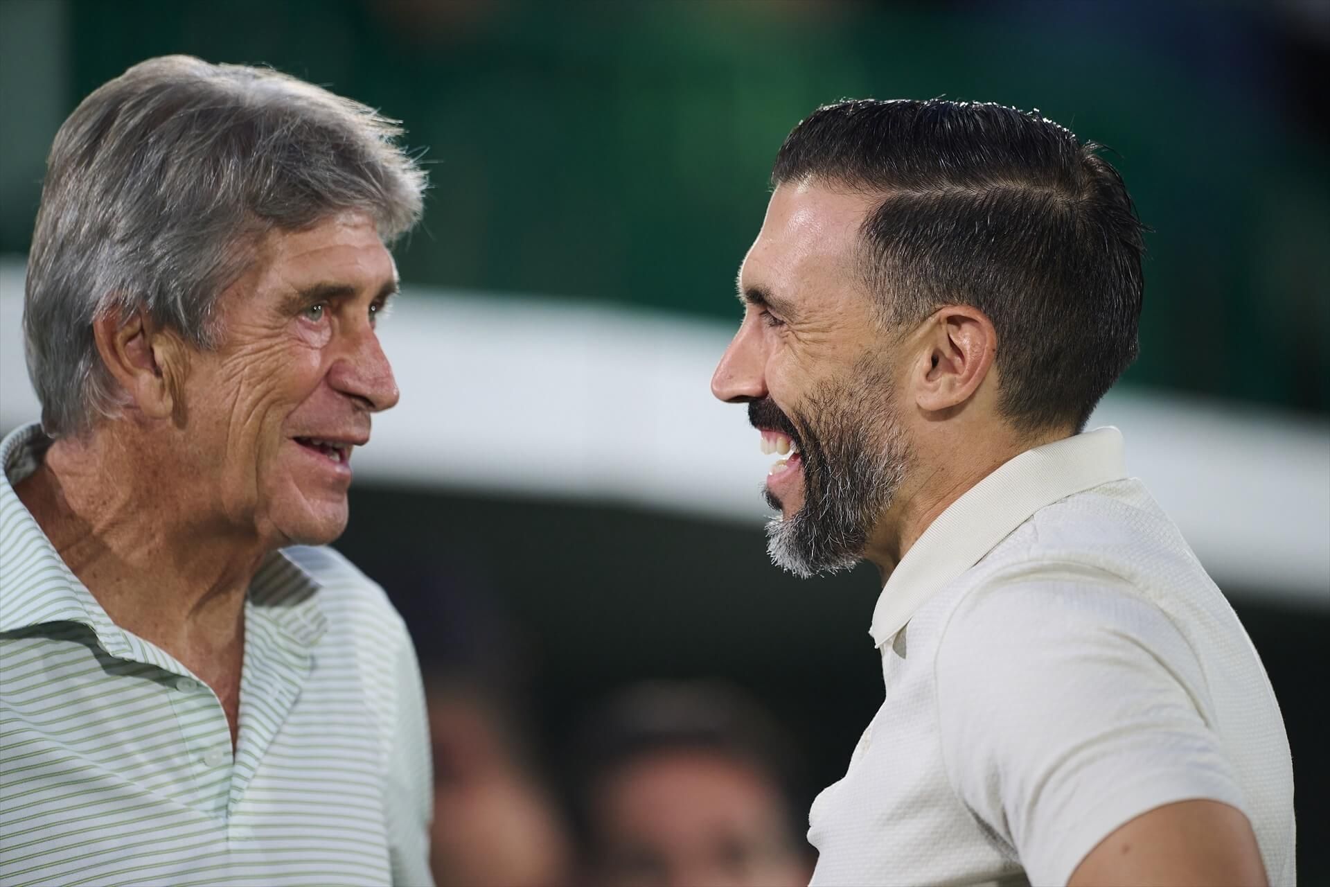  Manuel Pellegrini y Eder Sarabia se saludan antes del Elche-Betis.