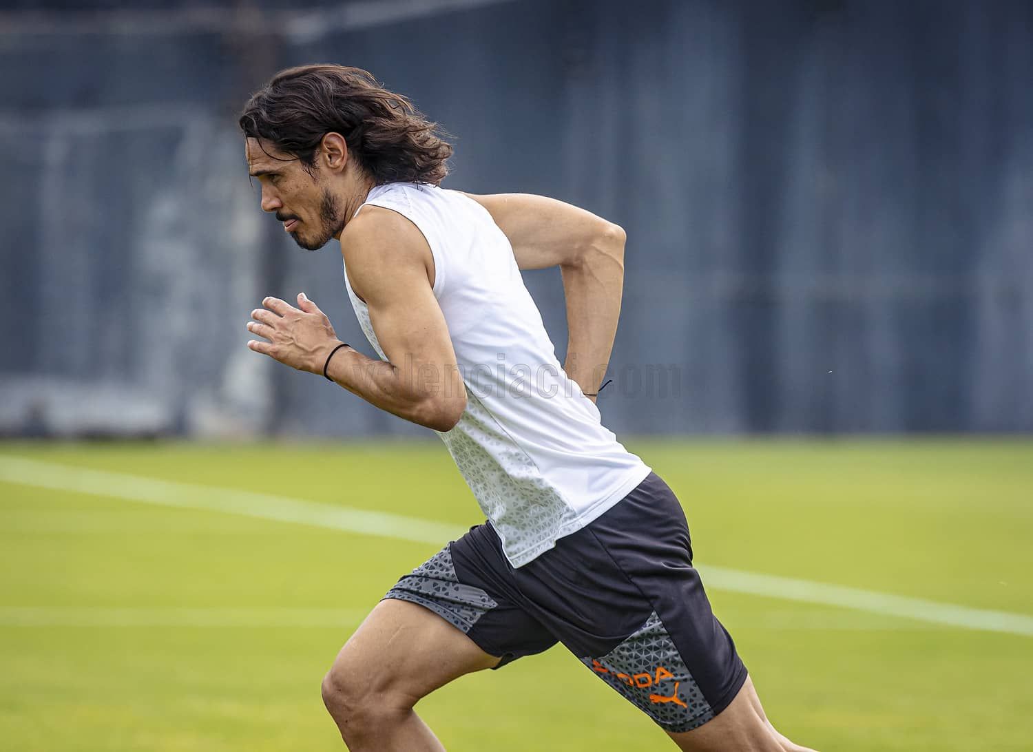 Edinson Cavani, en un entrenamiento en Paterna (Foto: Valencia CF).