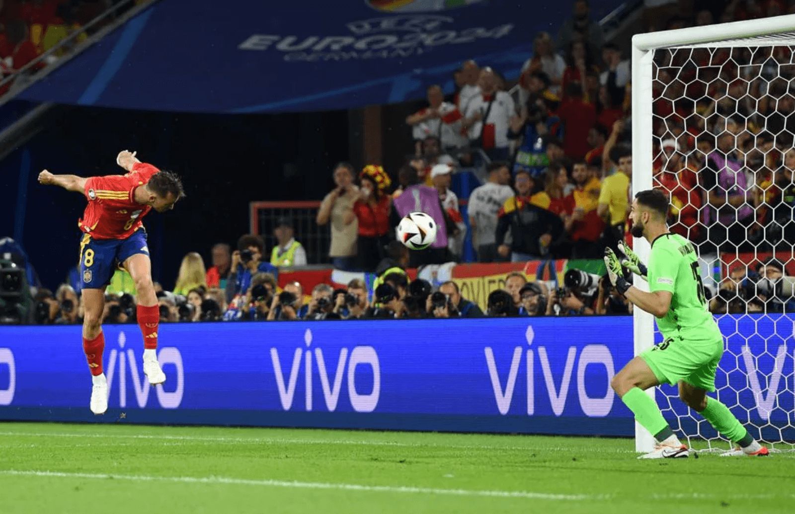 El gol de Fabián Ruíz a Giorgi Mamardashvili.