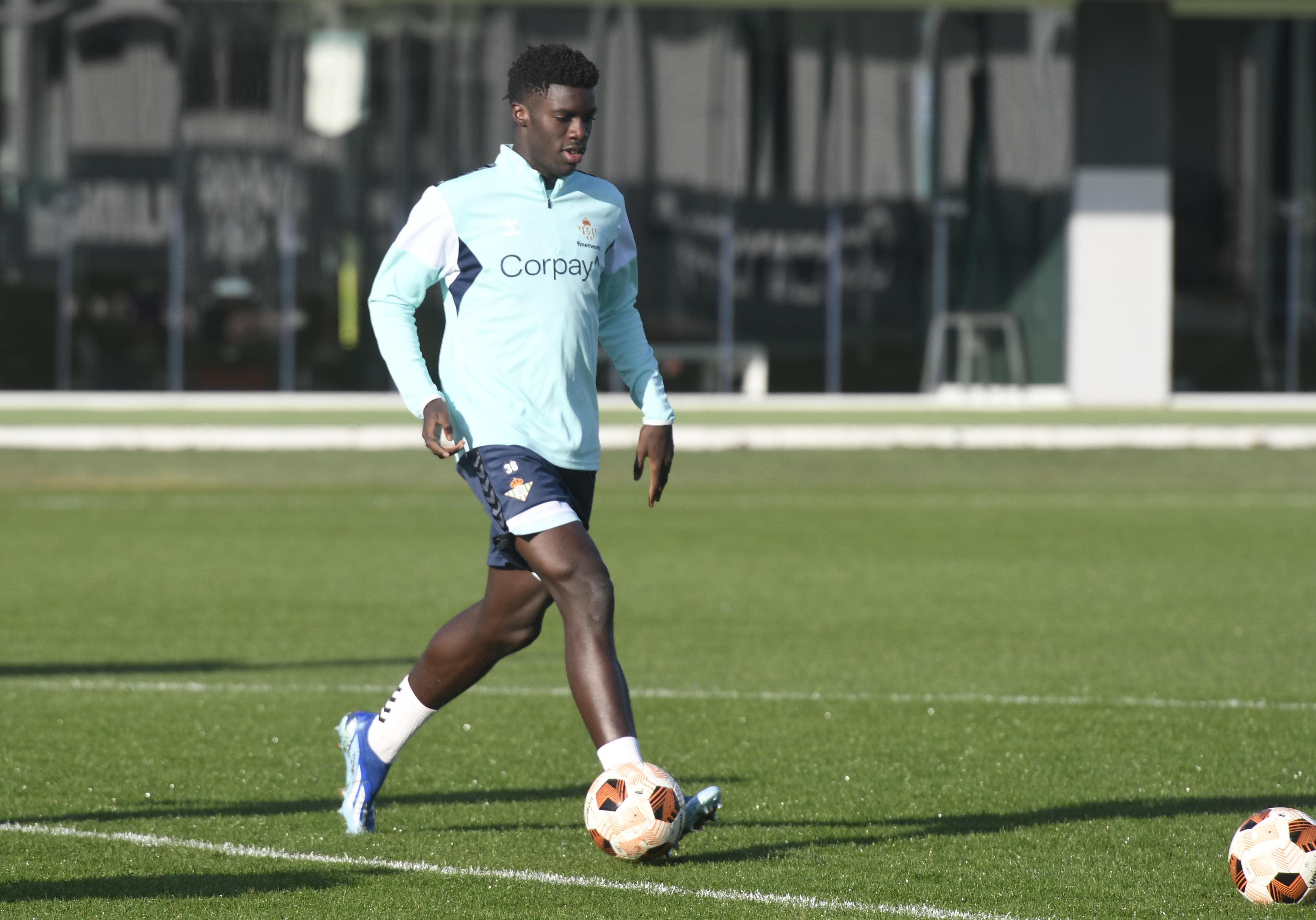 Assane Diao, en el entrenamiento de este martes (Foto: Kiko Hurtado).