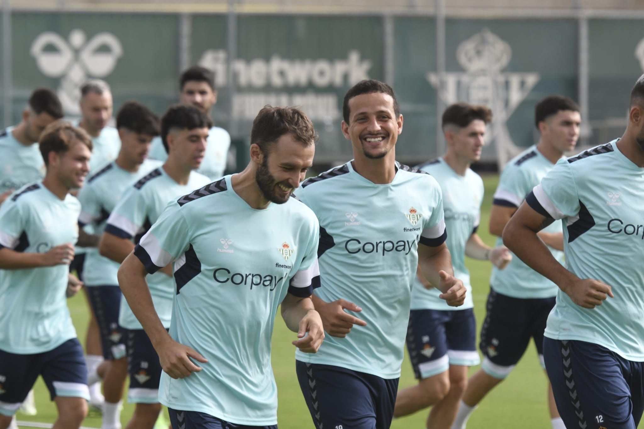  Pezzella y Luiz Felipe, en el entrenamiento de este martes.