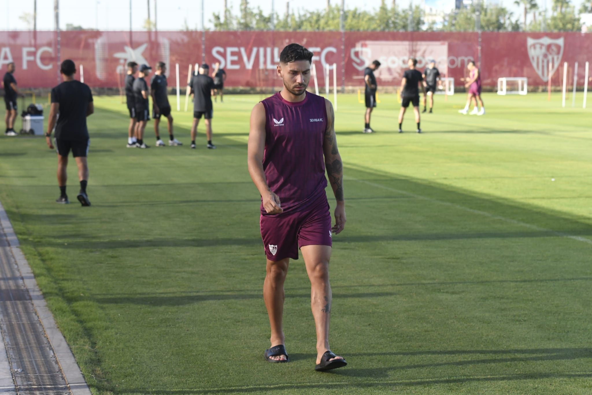 Montiel se retira al gimnasio en el entrenamiento de este sábado (Foto: Kiko Hurtado).