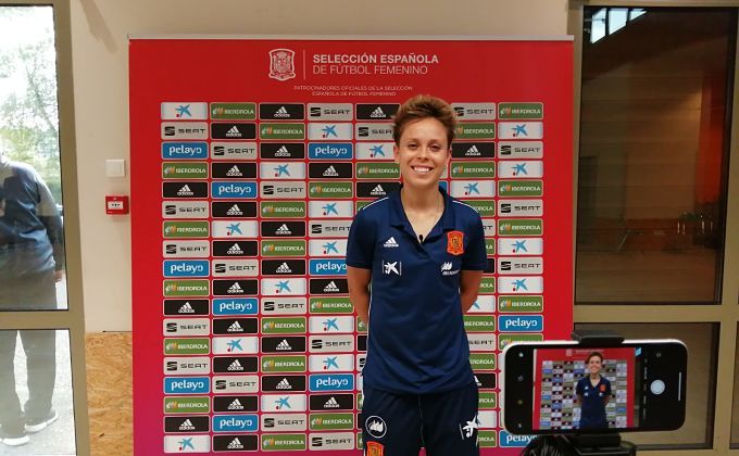  Entrevista a Amanda Sampedro en 'ElDesmarque'.