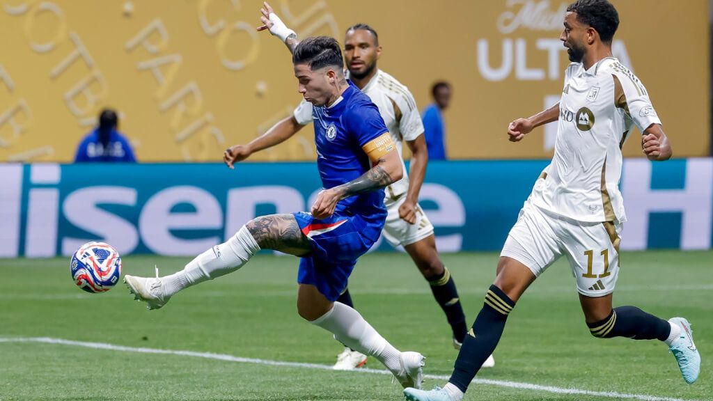 Enzo Fernández marcando contra Los Angeles (Fuente: EFE)