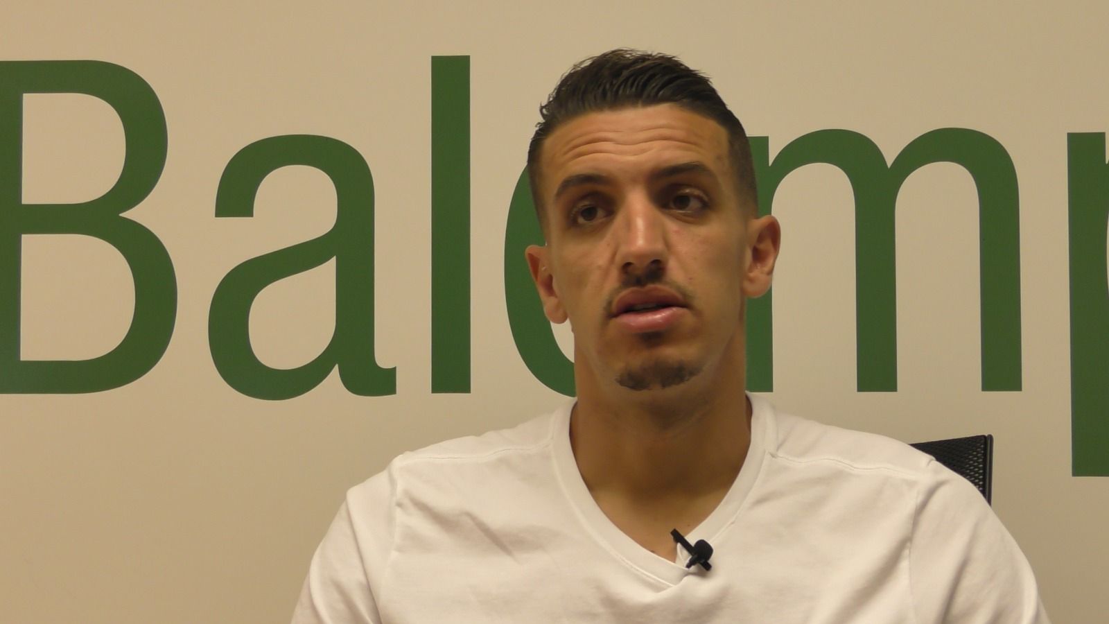  Zou Feddal, jugador del Betis.