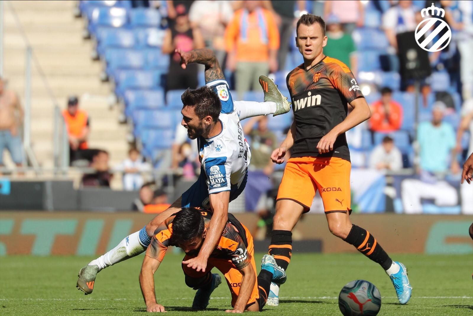  Ferreyra, ante el Valencia.
