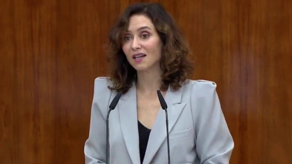  Isabel Díaz Ayuso confirma que el Rayo Vallecano se queda en su estadio (ElHuffPost)