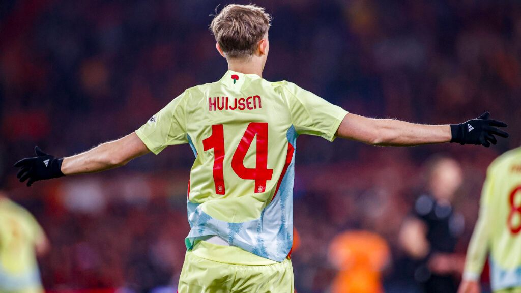 Dean Huijsen en la Selección Española (Cordon Press)