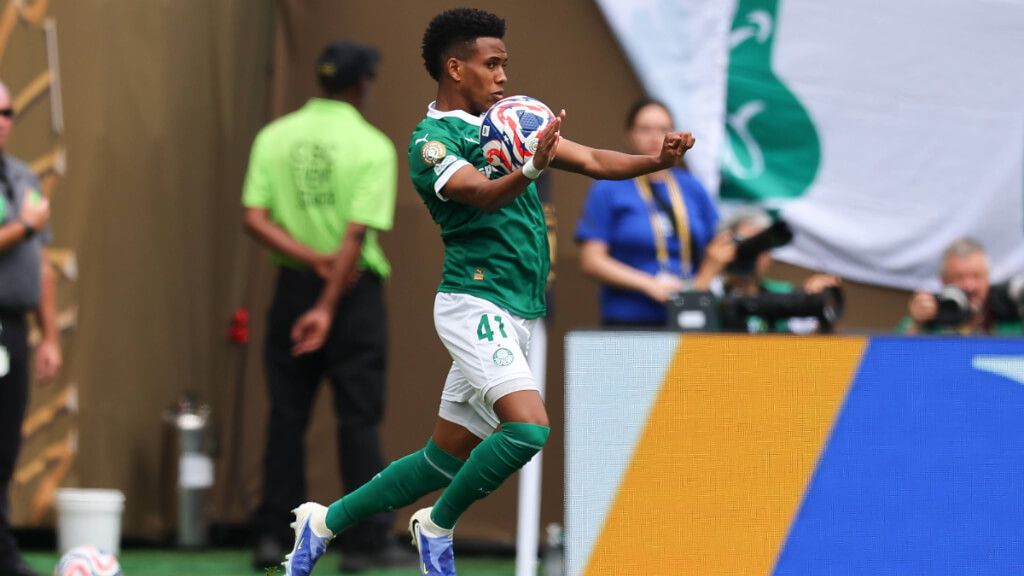  Estevao jugando con el Palmeiras (Cordon Press)