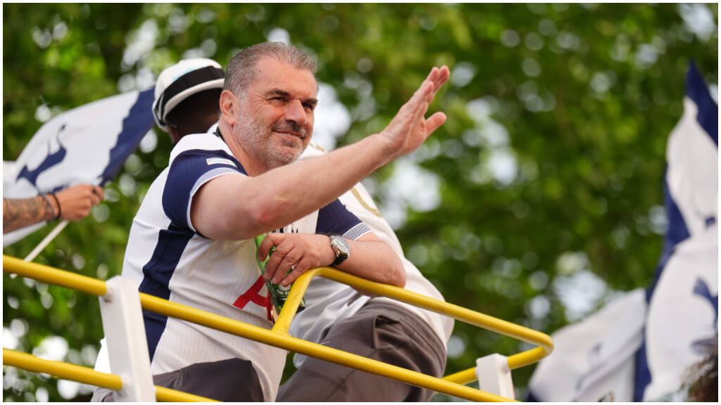  Ange Postecoglou durante la celebración de la Europa League.
