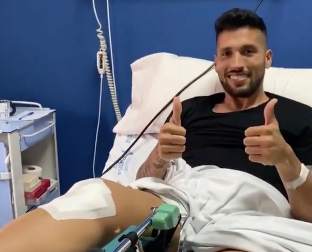 De todos los lesionados del Valencia CF, el caso de Garay es el más grave.