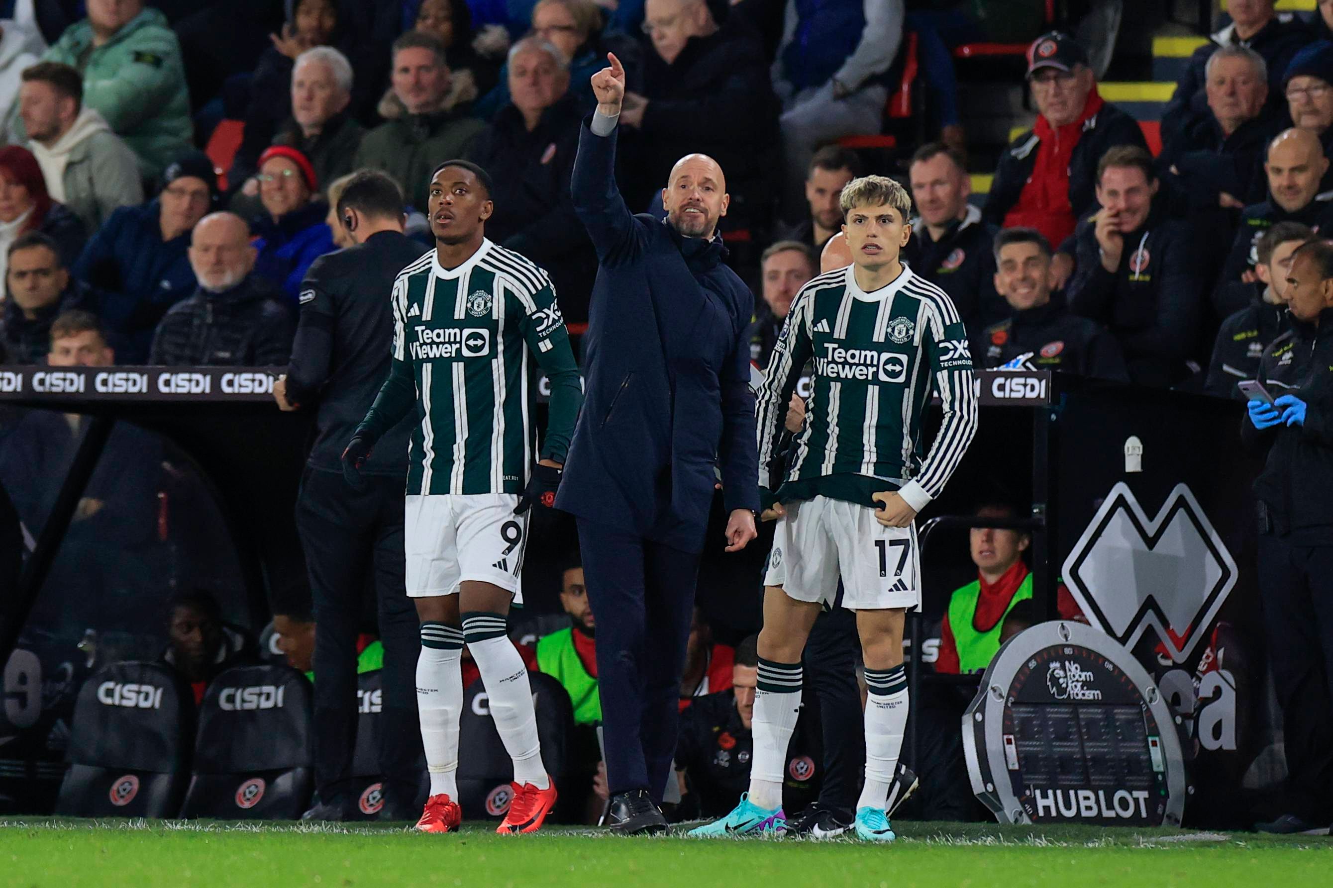 Garnacho justo antes de salir con el Manchester United.