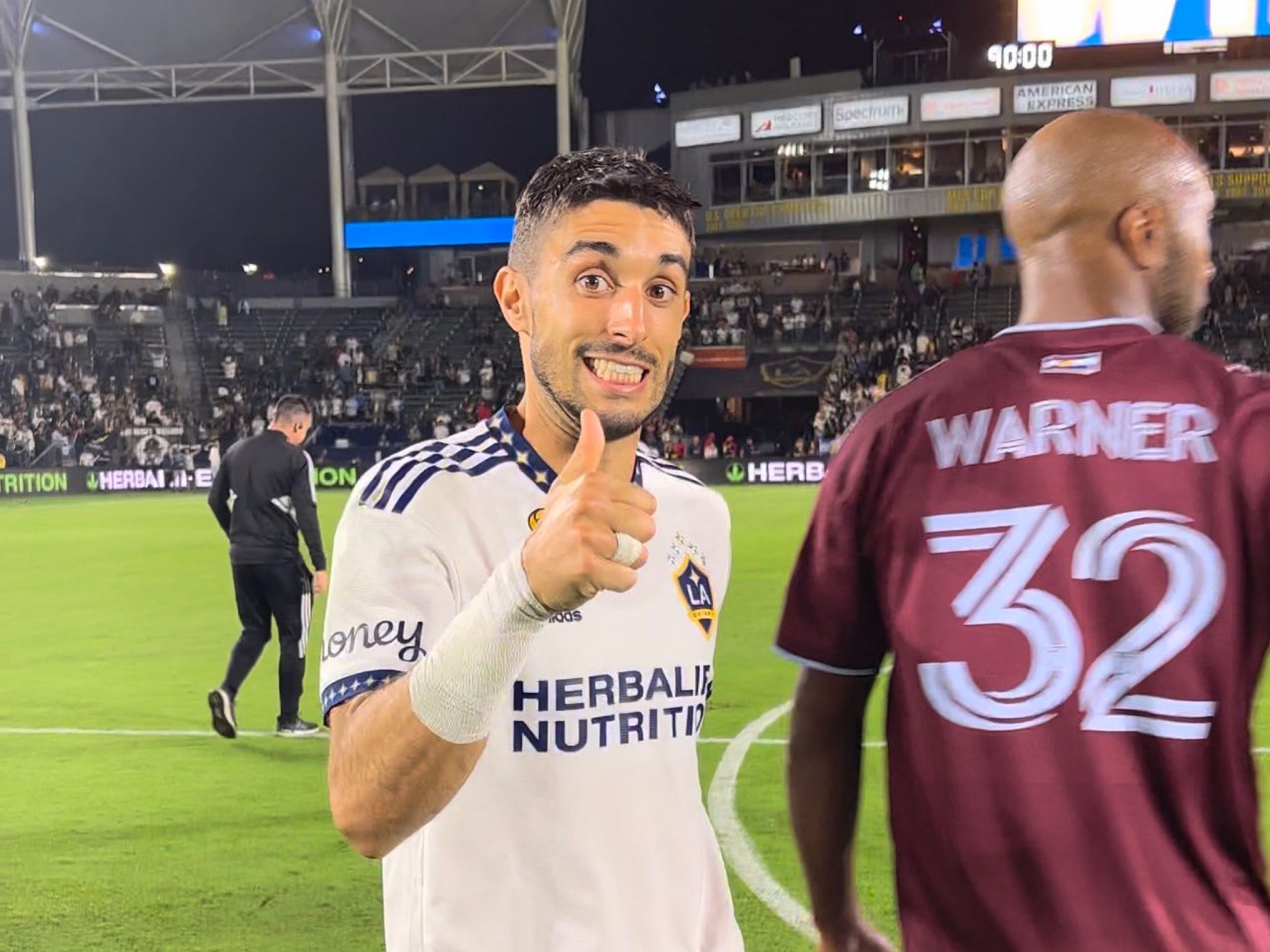  Gastón Brugman celebra su doblete ante el Colorado.