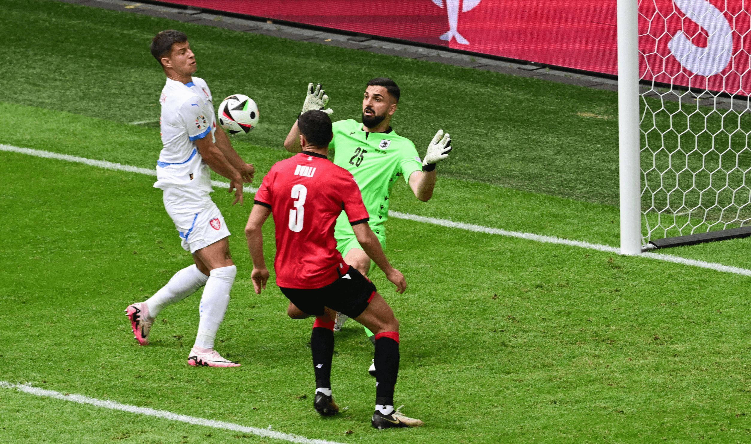  Giorgi Mamardashvili, ante República Checa.