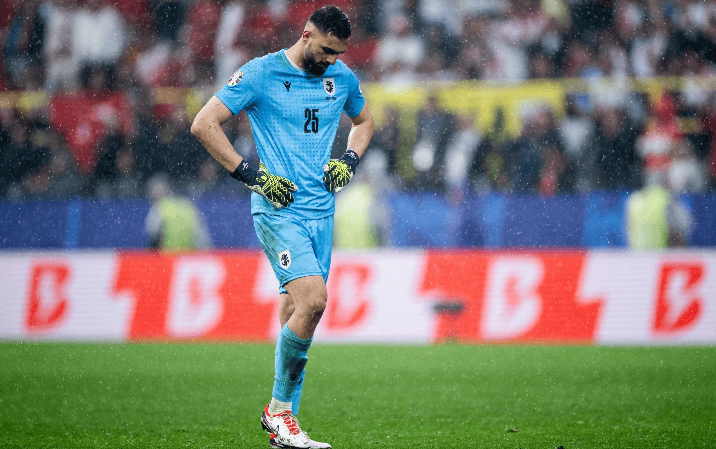  Giorgi Mamardashvili, ante Turquía.