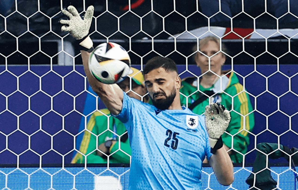  Giorgi Mamardashvili, ante Turquía.