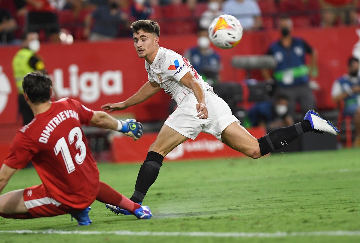  Iván Romero, en su debut oficial con el Sevilla.