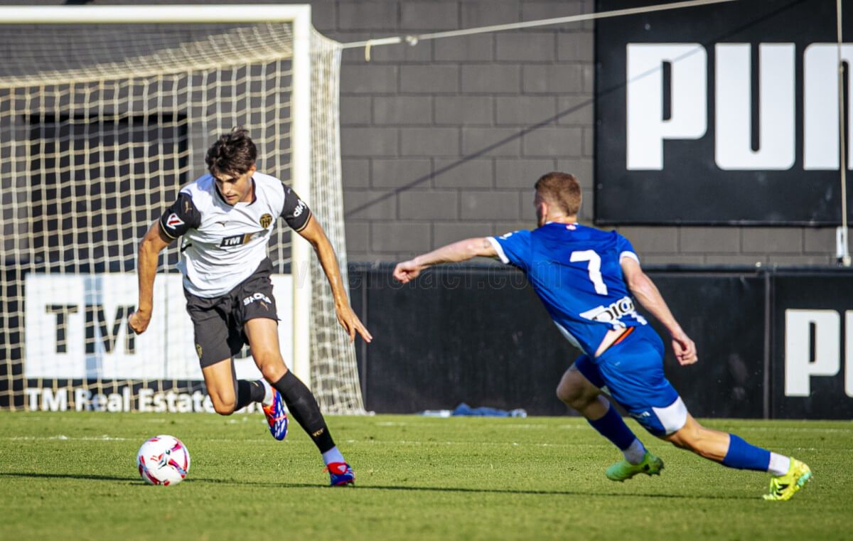  Javi Guerra en el Valencia-Alavés
