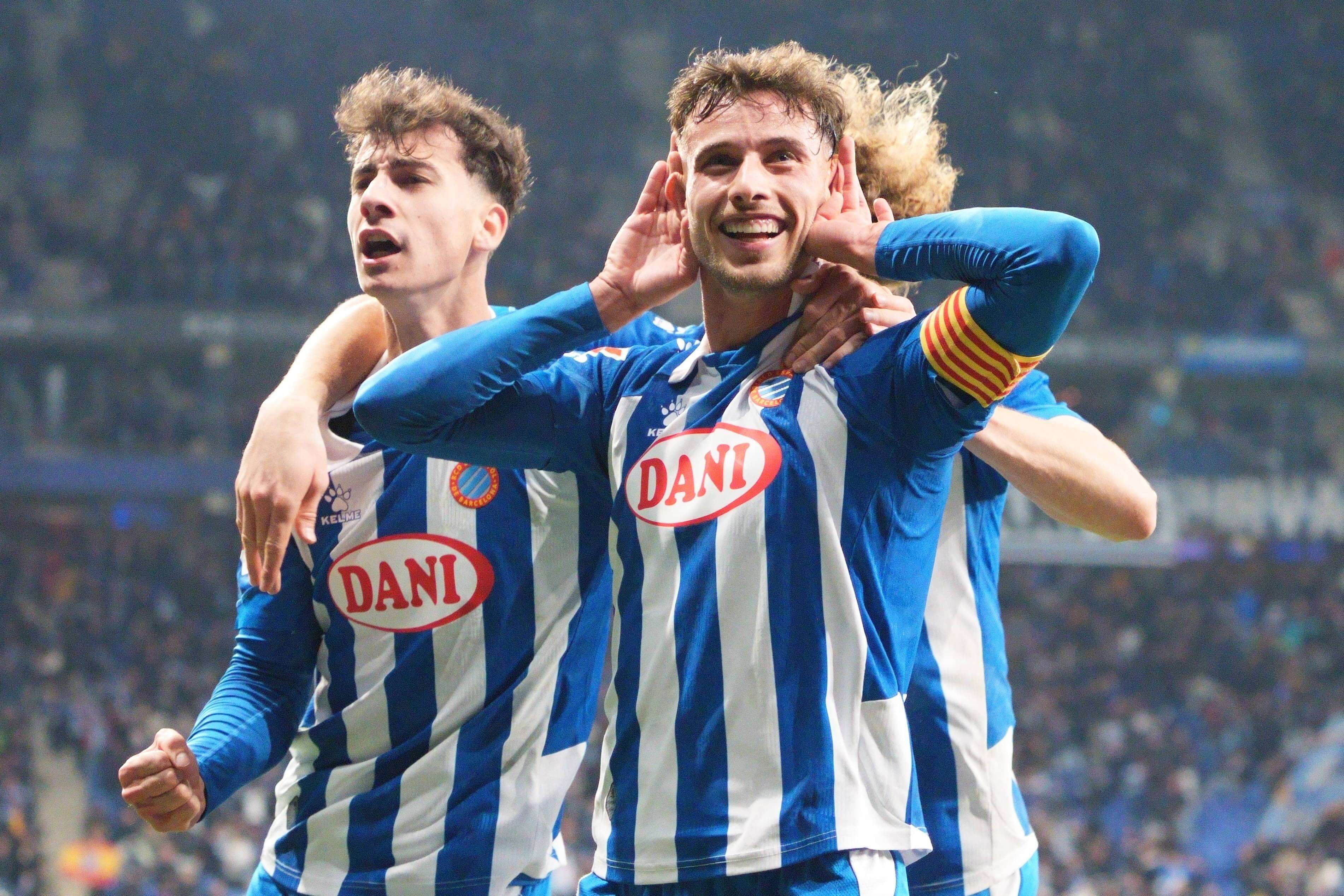 Javi Puado celebra un gol con el Espanyol.