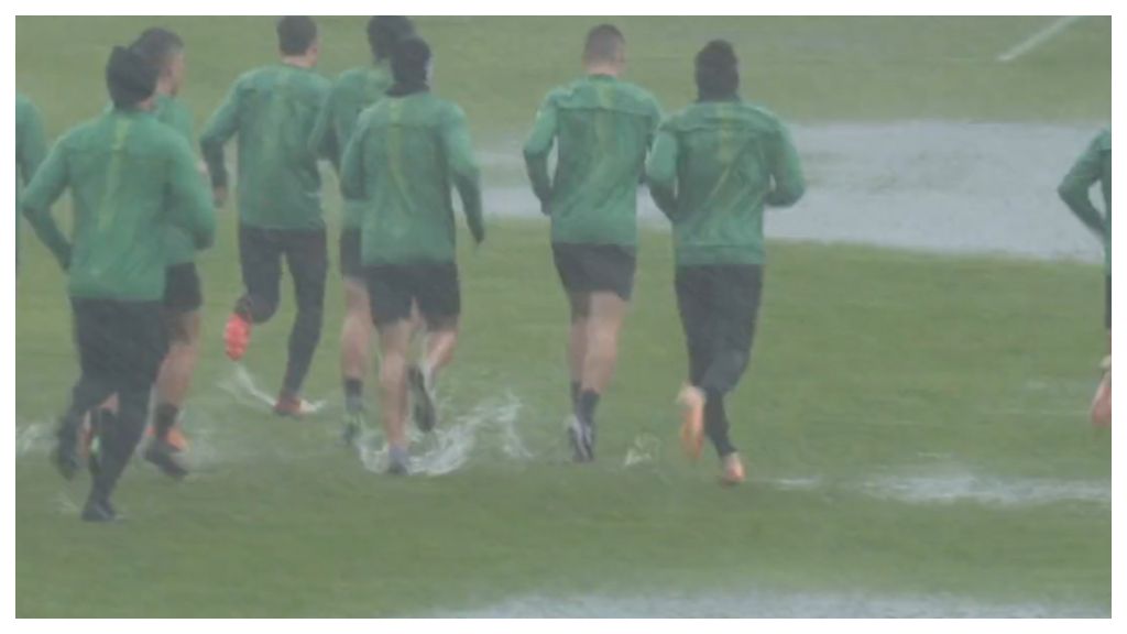  Jugadores del Racing entrenando bajo la lluvia (@realracingclub)