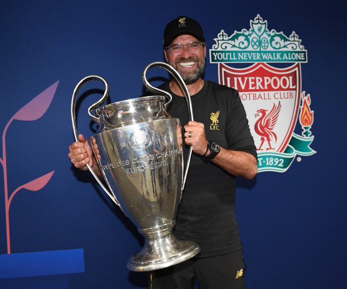  Klopp, posando con la Champions League.