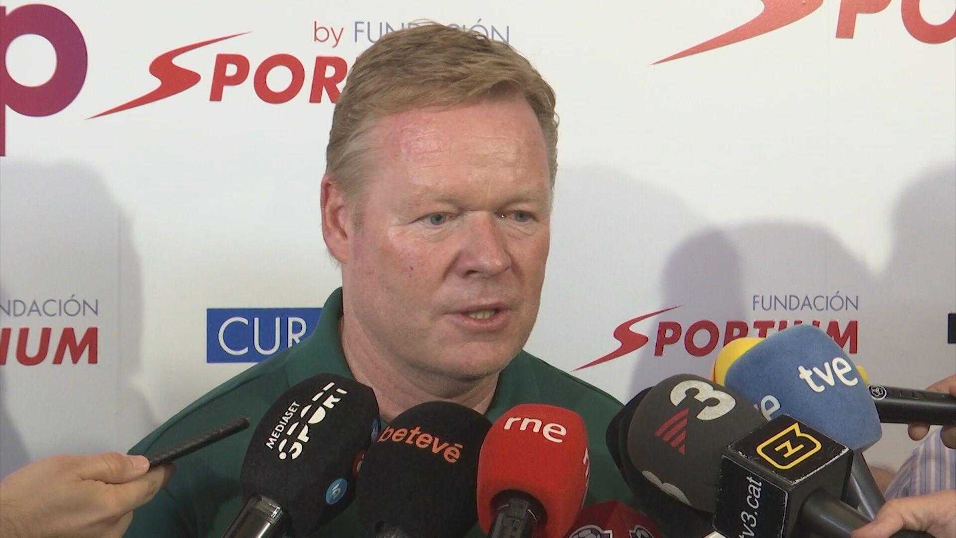 Koeman da un palo al Barça con la política de fichajes