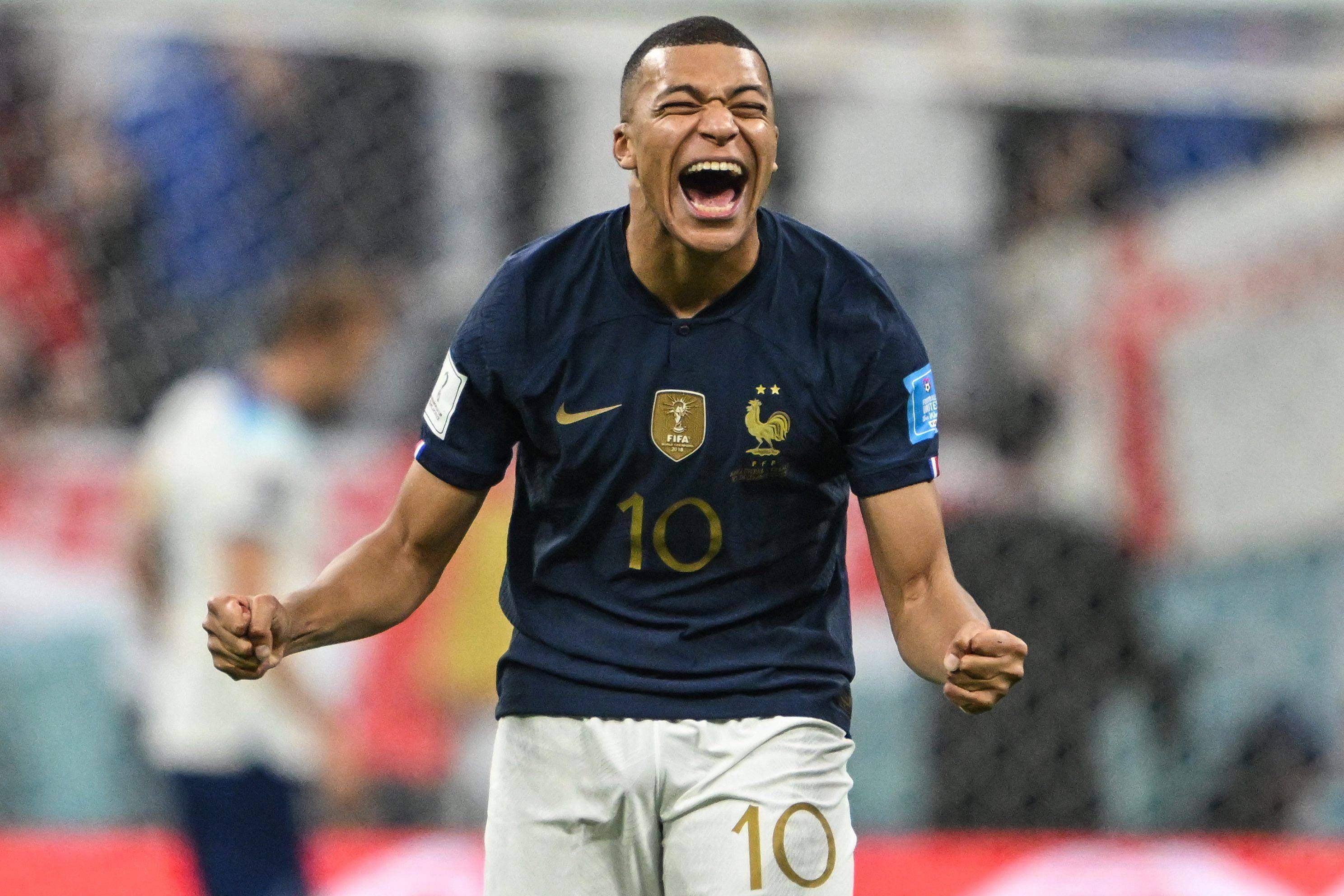 Kylian Mbappé celebra el fallo de Kane en el Inglaterra-Francia (Foto: Cordon Press).
