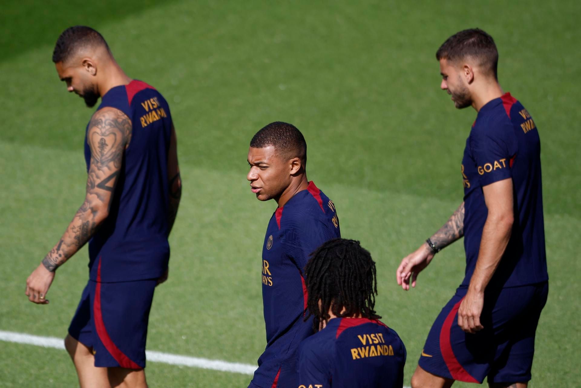 kylian_mbappe_en_un_entrenamiento_con_el_psg_foto_efe_001.jpg