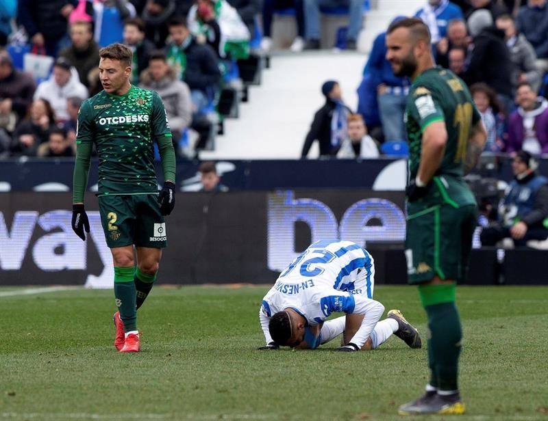  En-Nesyri celebra uno de los goles ante el Betis.