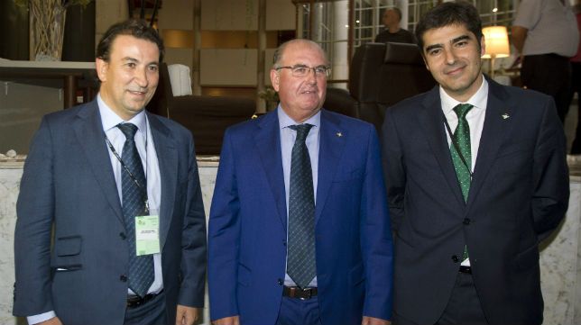 López Catalán, Castaño y Haro, en la Junta del Betis en septiembre de 2015.