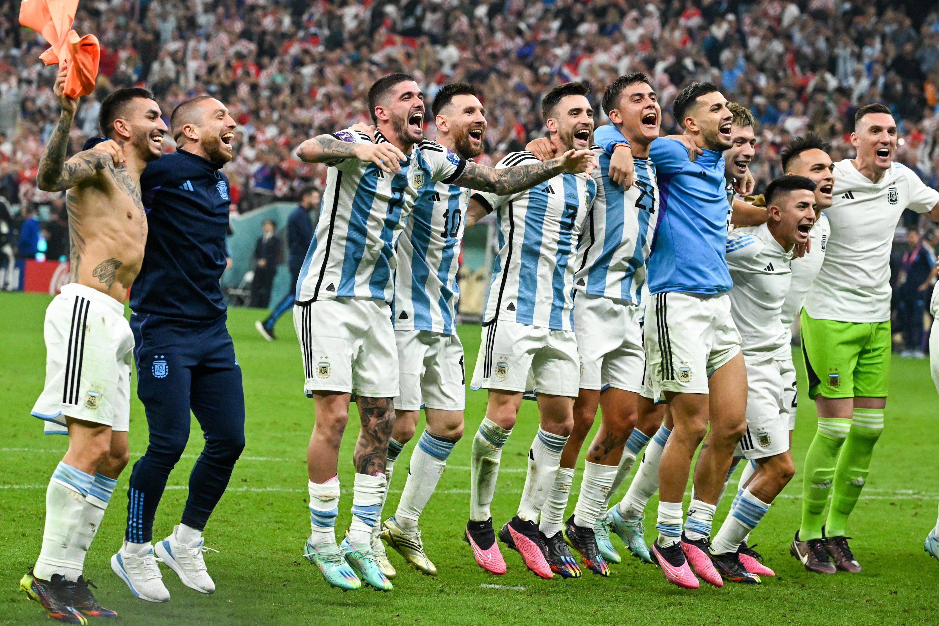  Los jugadores de Argentina celebran el pase a la final del Mundial.