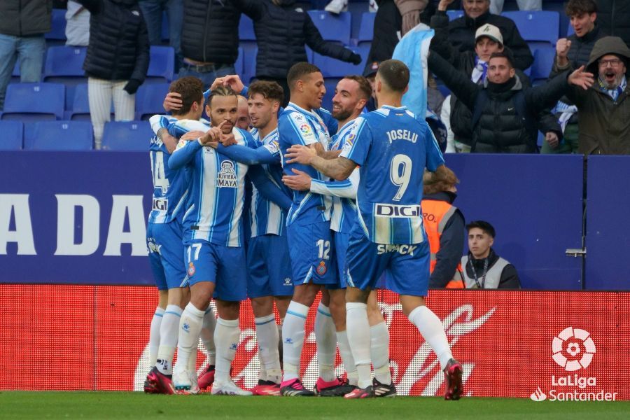  Los jugadores del Espanyol celebran el gol ante el Betis.