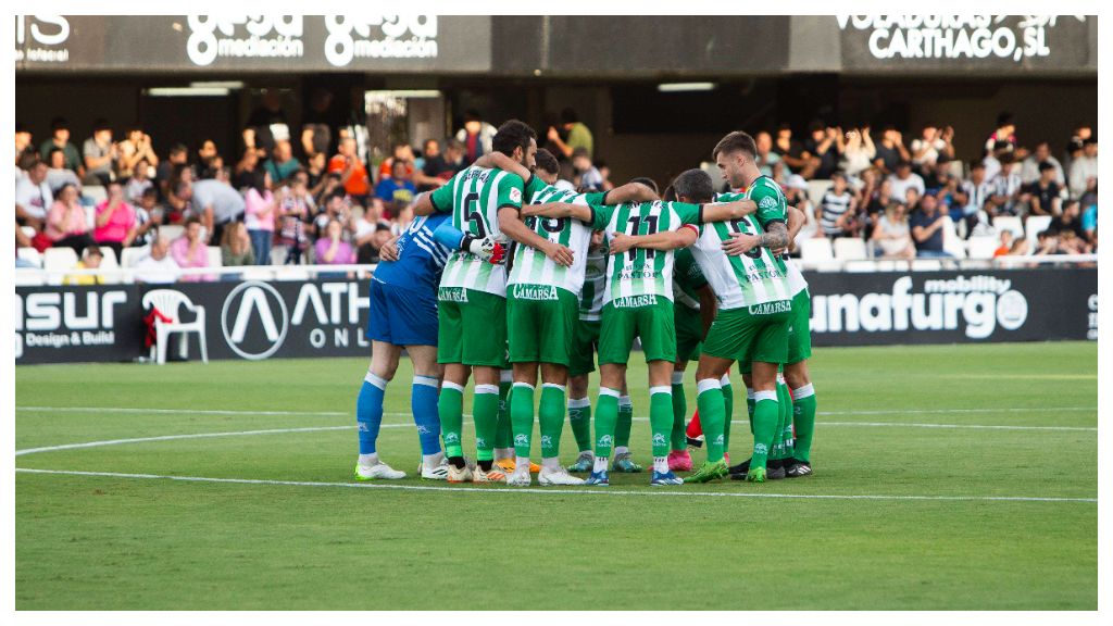  Los jugadores del Racing de Santander antes del partido contra el Cartagena. (Fuente: Cordon Press)
