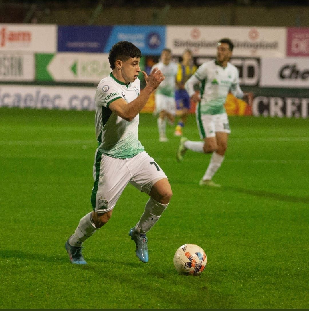 Lucas Román jugando un partio con el Ferro Carril Oeste (Foto: FerroOficial).