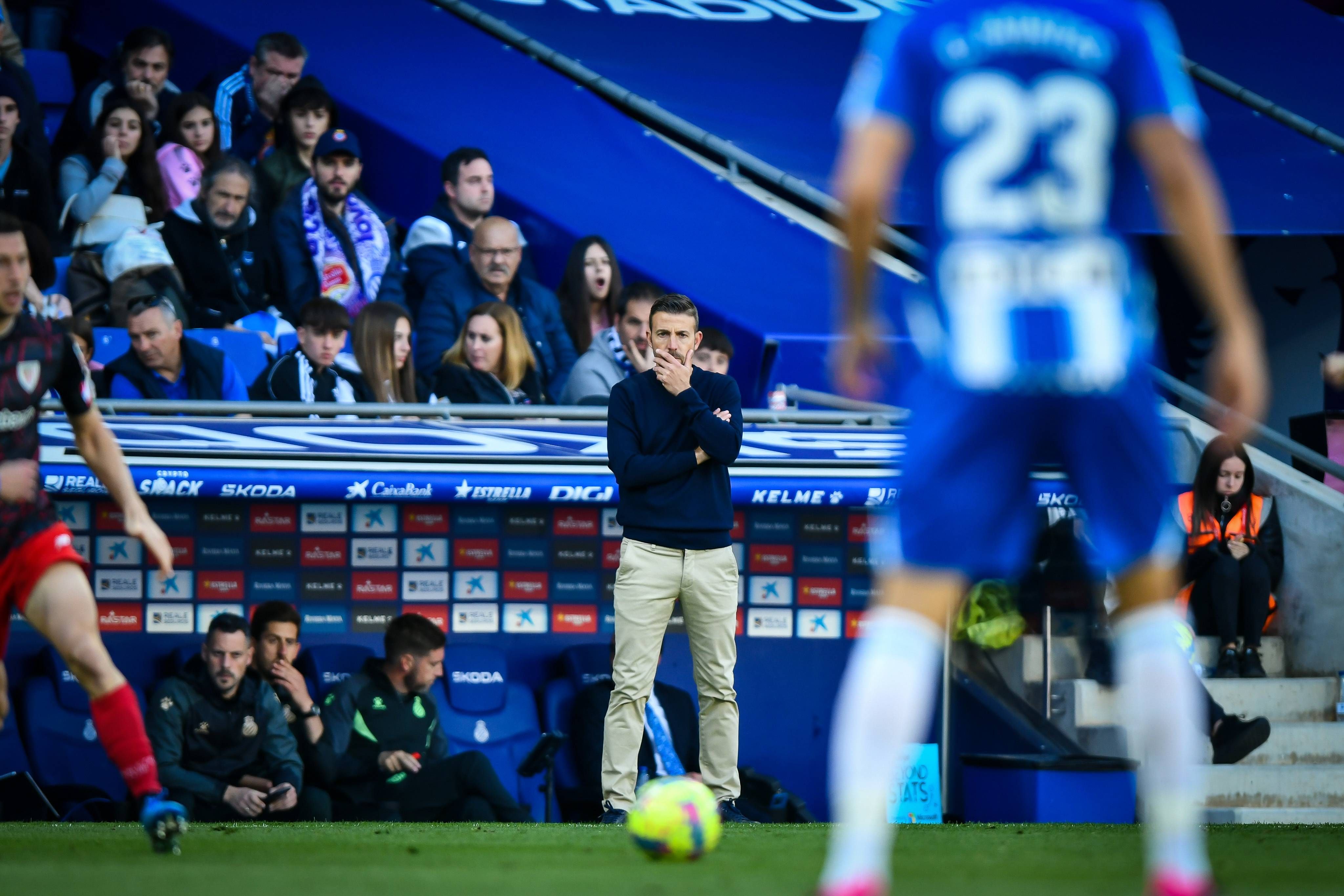  Luis García, técnico periquito, debe salvar al Espanyol de la zona del descenso.