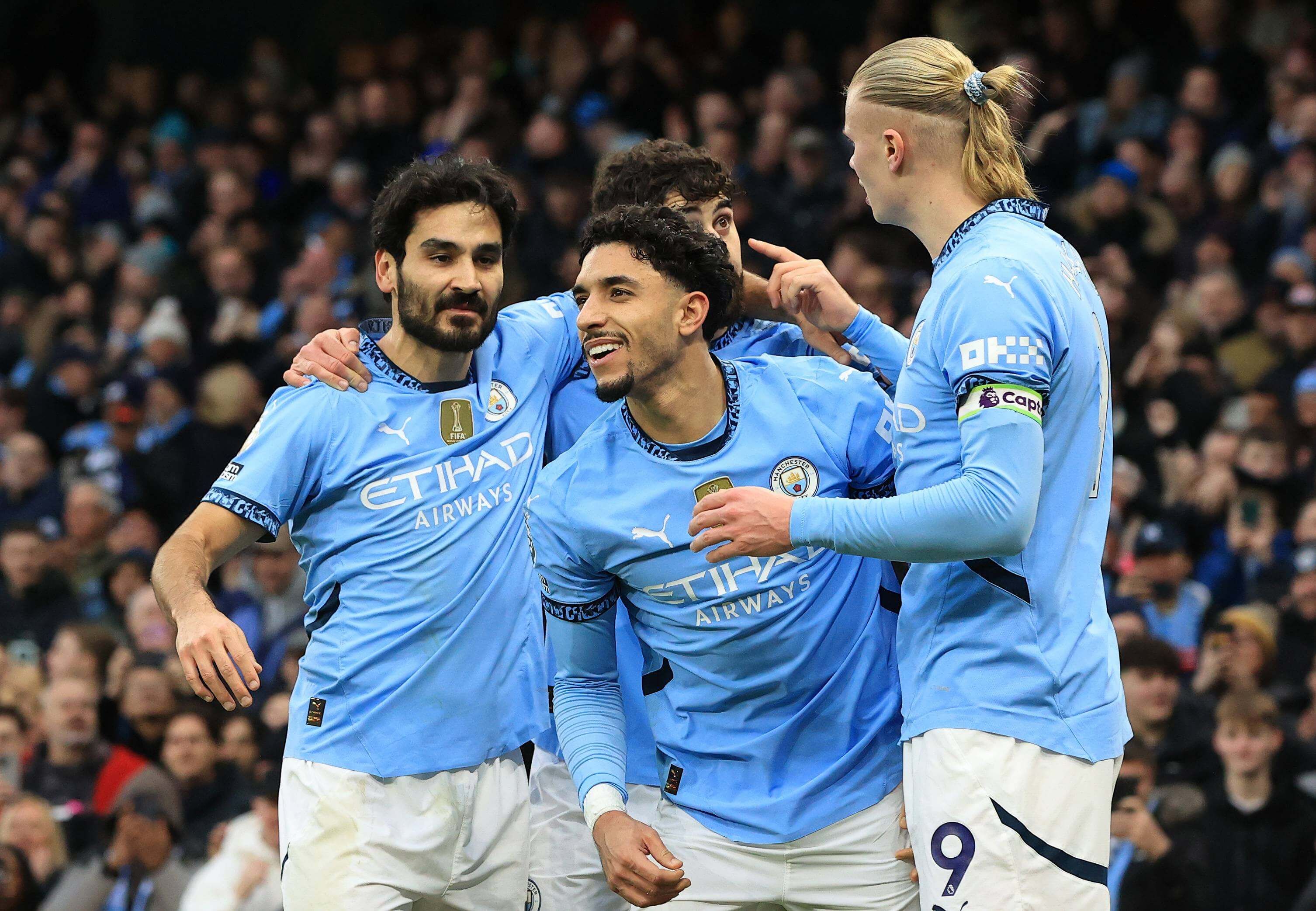 Omar Marmoush celebra uno de sus goles en el Manchester City-Newcastle.