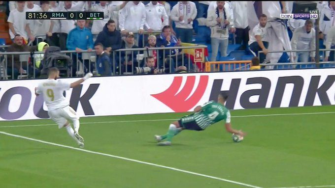  Mano de Feddal ante el Real Madrid por la que reclamaron pena máxima.